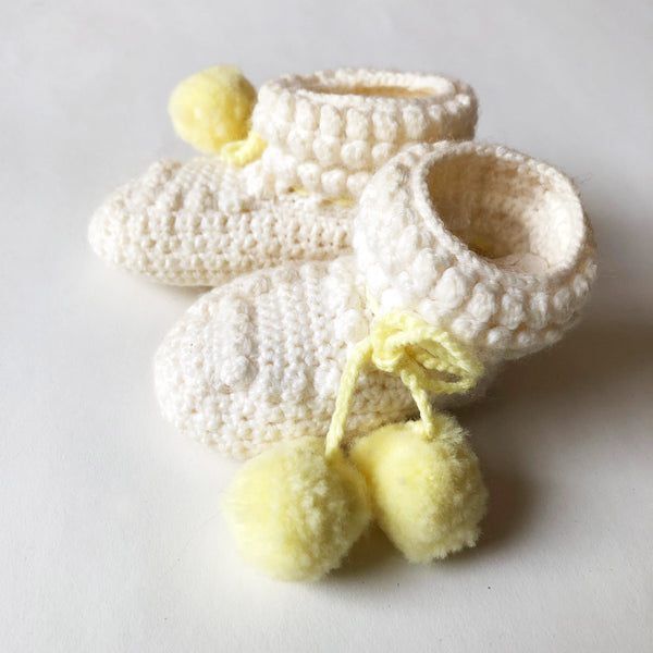 Sweet Vintage Hand knit Baby Booties Size 0-2 months
