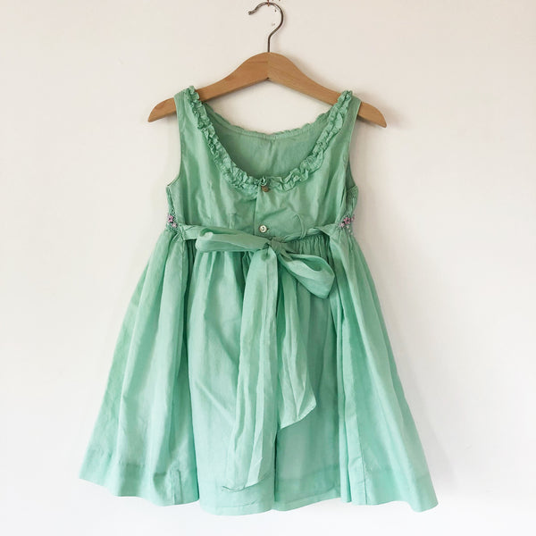 The perfect Smocked green dress size 2T-3T